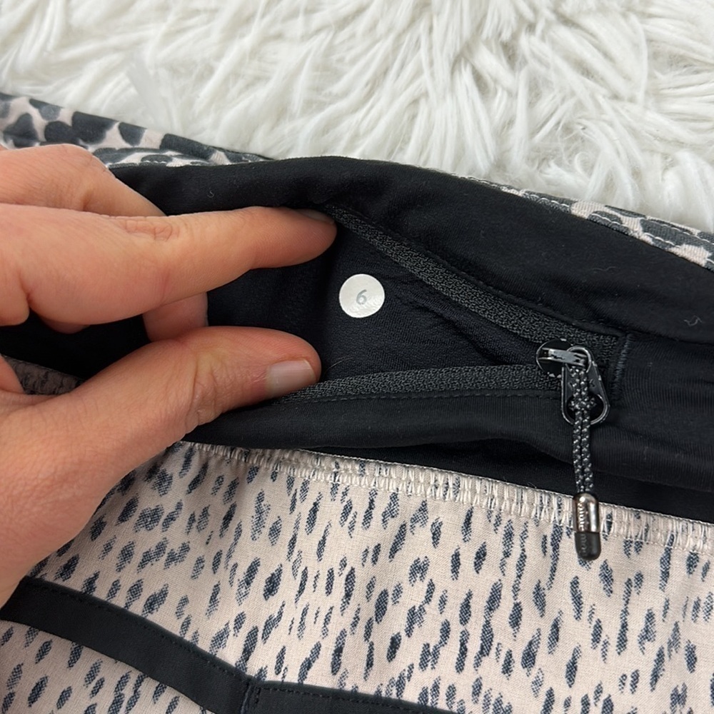 Lululemon Run: Speed Short *4-way Stretch Dottie Dash Grain Black / Black - Picture 5 of 5